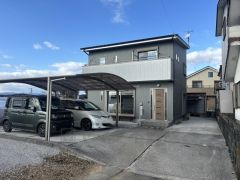 毎日のお散歩も快適な緑に恵まれたエリアで、自然に包まれた穏やかな暮らしを実現するための、ゆとりある住環境が整っています。緑の潤いを感じながらホッと生活できそう。