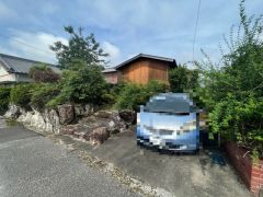 現状駐車場、車1台になります。