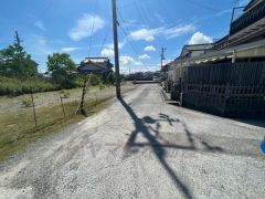 前面道路も広く、駐車しやすいです。