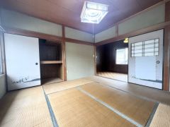 南側庭に接していて日当たり良好です