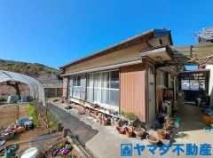 4ＤＫが2戸になります。2世帯住宅として入居可能です。