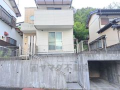 太陽光パネル付きで家計にも嬉しいお家です。