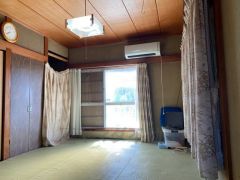 採光の良いお部屋でのんびりと寛げる空間