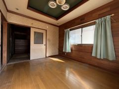 明るい陽射しが射し込む心地良い空間です