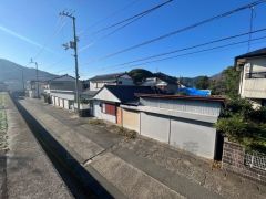 ガレージは平成16年築です。