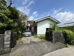 お庭でBBQや夏にはビニールプールを出して遊ぶのもいいですね。