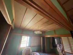 木のぬくもりが感じられるお部屋ですね。