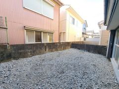 お庭も広く、友人呼んでBBQやお子様が遊ぶスペースにもいいですよね。