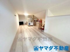 屋根裏部屋、お子様の秘密基地にはいいですね。