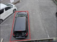 南側、家から2メートルの駐車場