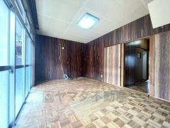 明るい陽射しが射し込む心地良い空間です